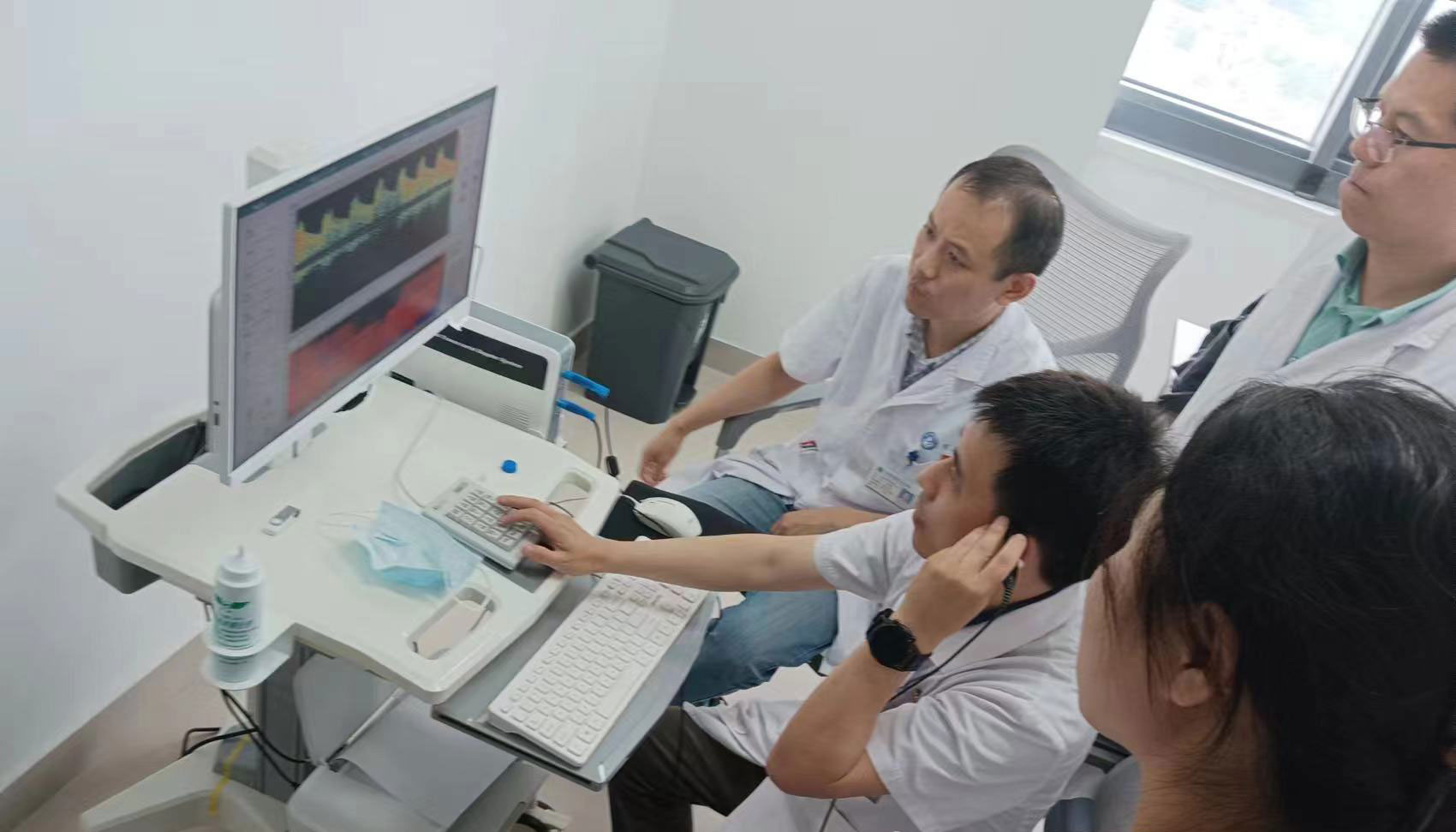 南京科力悦经颅多普勒设备在神经外科的应用场景，展示脑血管血流检测技术